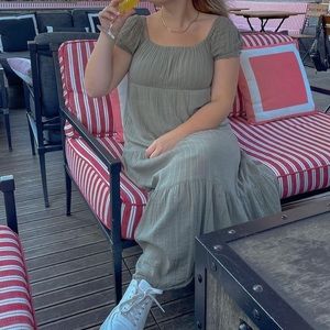 Flowy cap/puff sleeve or off shoulder midi dress